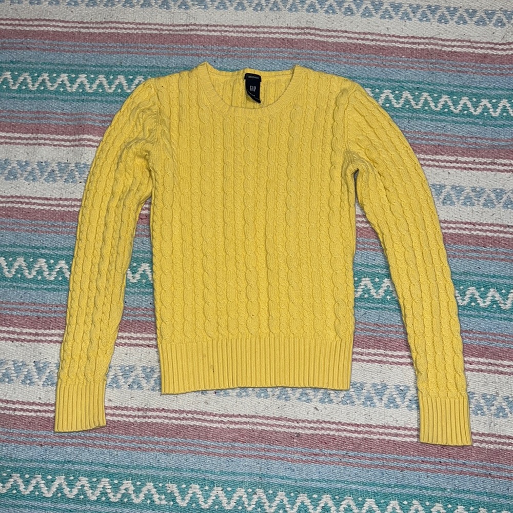 Gap yellow long-sleeved scoop neck sweater